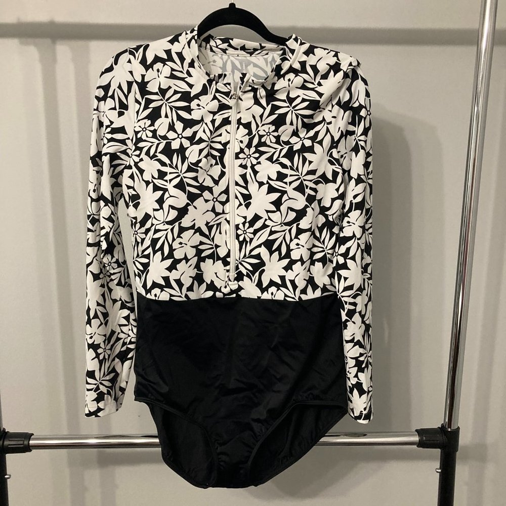 New! LANDS END Swimsuit Size 16 Zip Front Long Sleeve Tugless Sporty